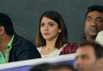 anushka sharma,bollywood media,target,virat kohli,raina marriage  పాపం.. అనుష్క అనుకోవడం ఖాయం!